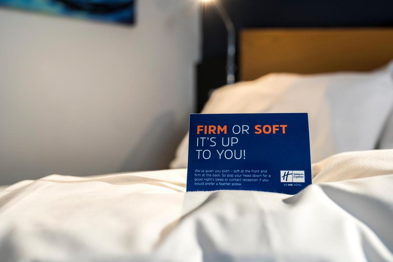 Holiday Inn Express Stirling By Ihg Bagian luar foto