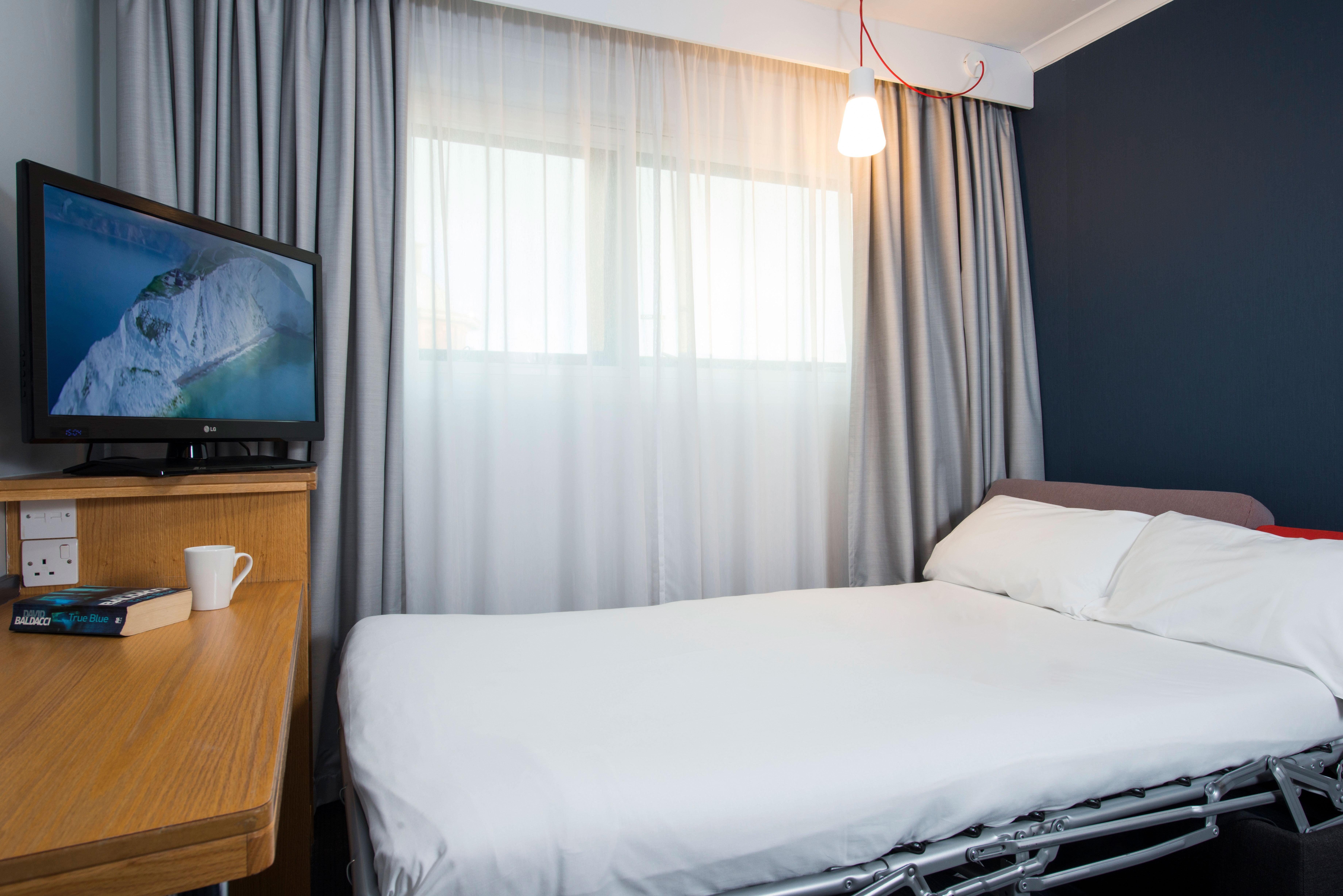 Holiday Inn Express Stirling By Ihg Bagian luar foto