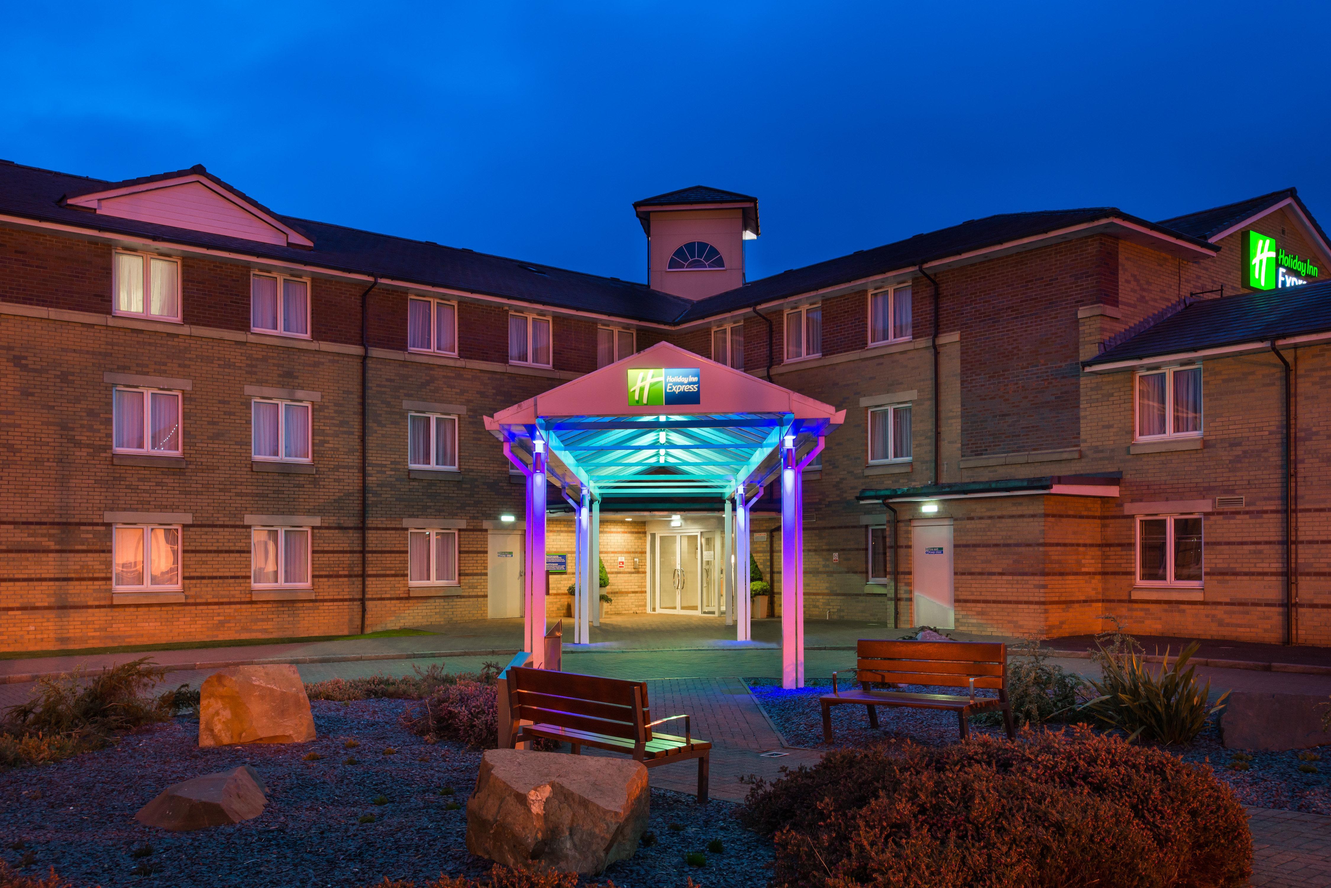 Holiday Inn Express Stirling By Ihg Bagian luar foto