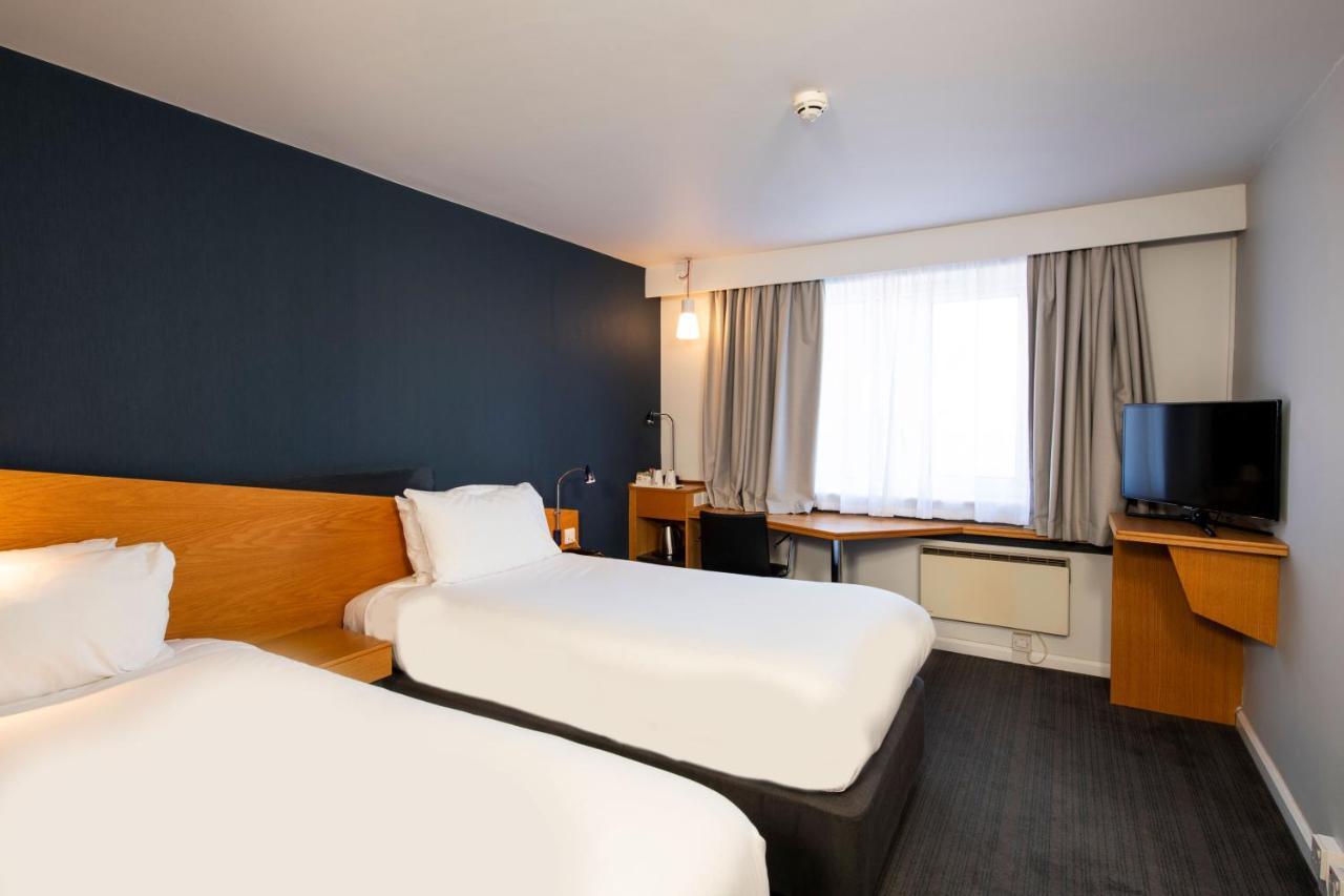 Holiday Inn Express Stirling By Ihg Bagian luar foto