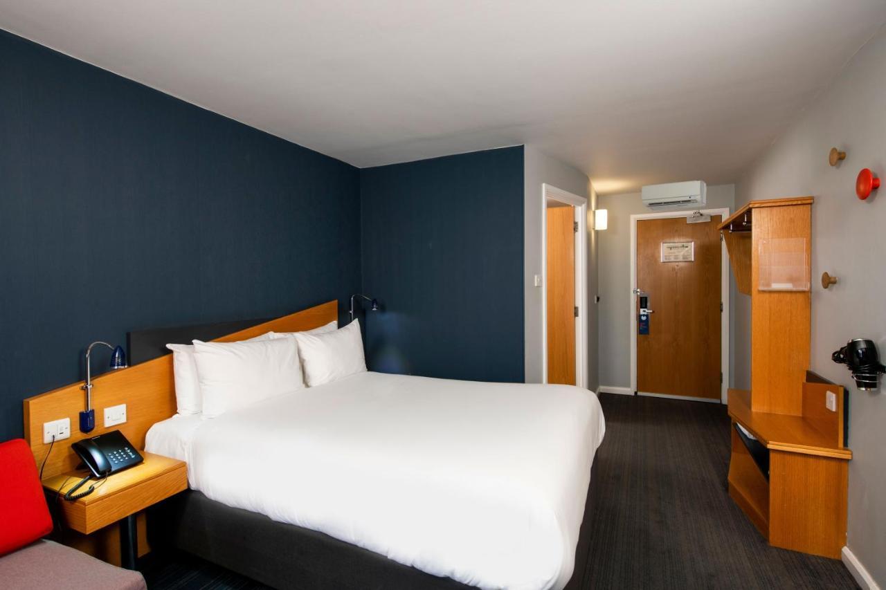 Holiday Inn Express Stirling By Ihg Bagian luar foto