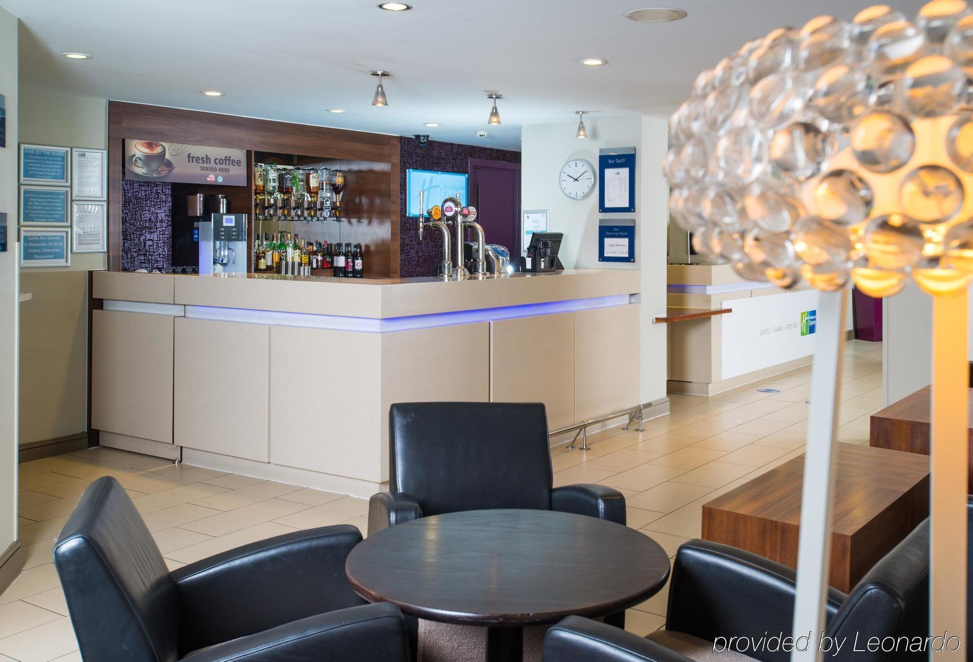 Holiday Inn Express Stirling By Ihg Bagian luar foto