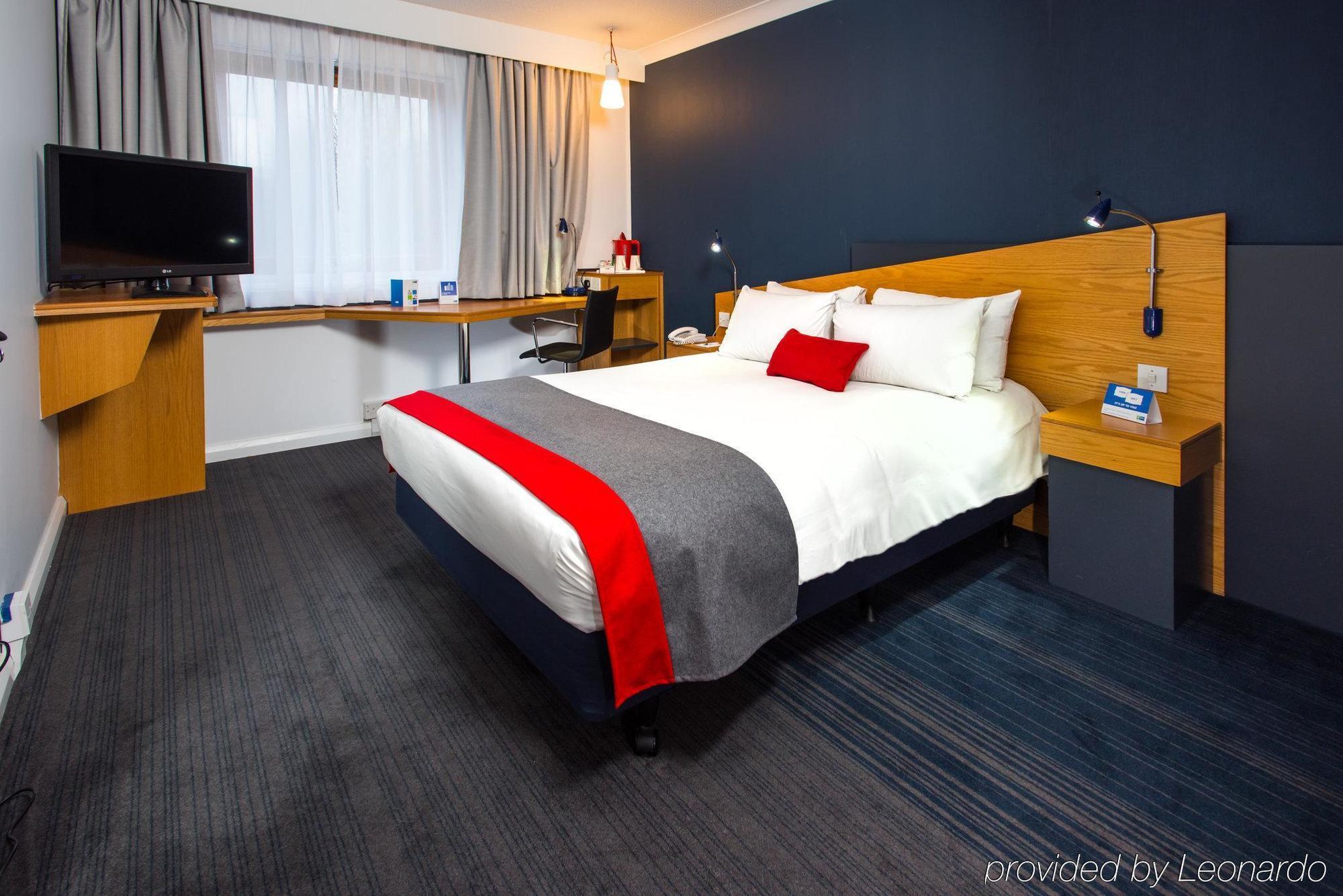 Holiday Inn Express Stirling By Ihg Bagian luar foto