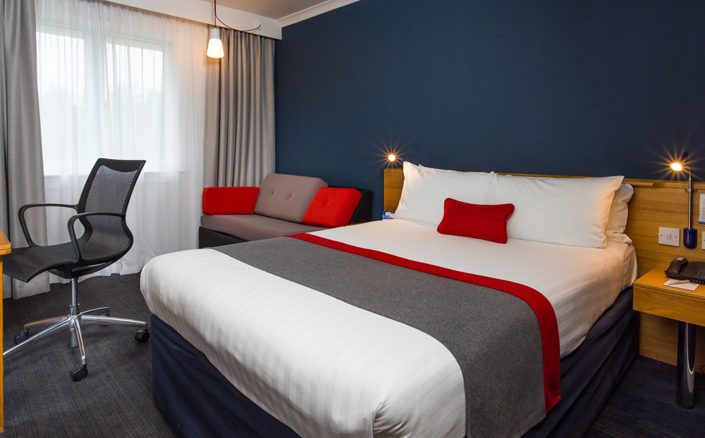 Holiday Inn Express Stirling By Ihg Bagian luar foto