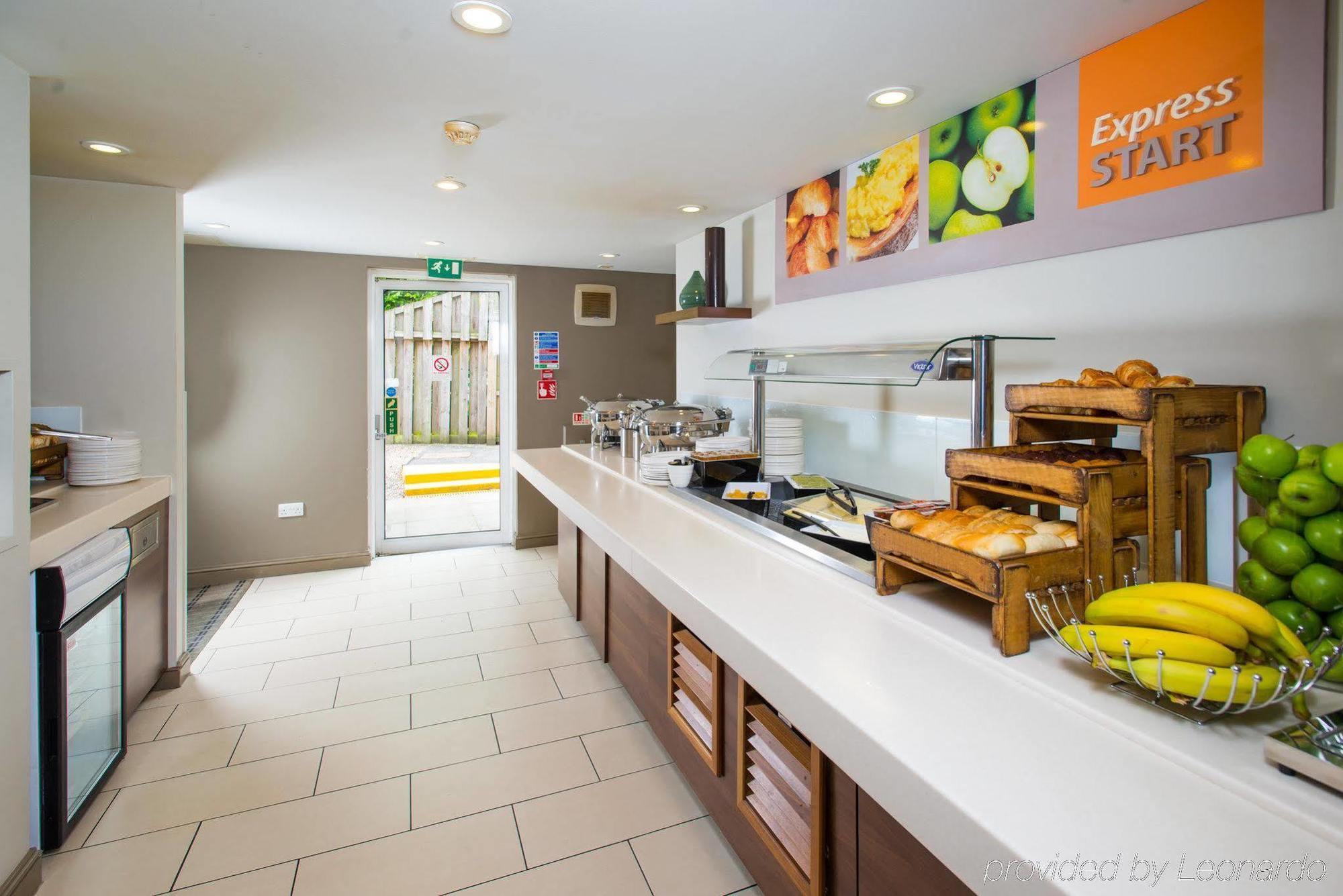 Holiday Inn Express Stirling By Ihg Bagian luar foto