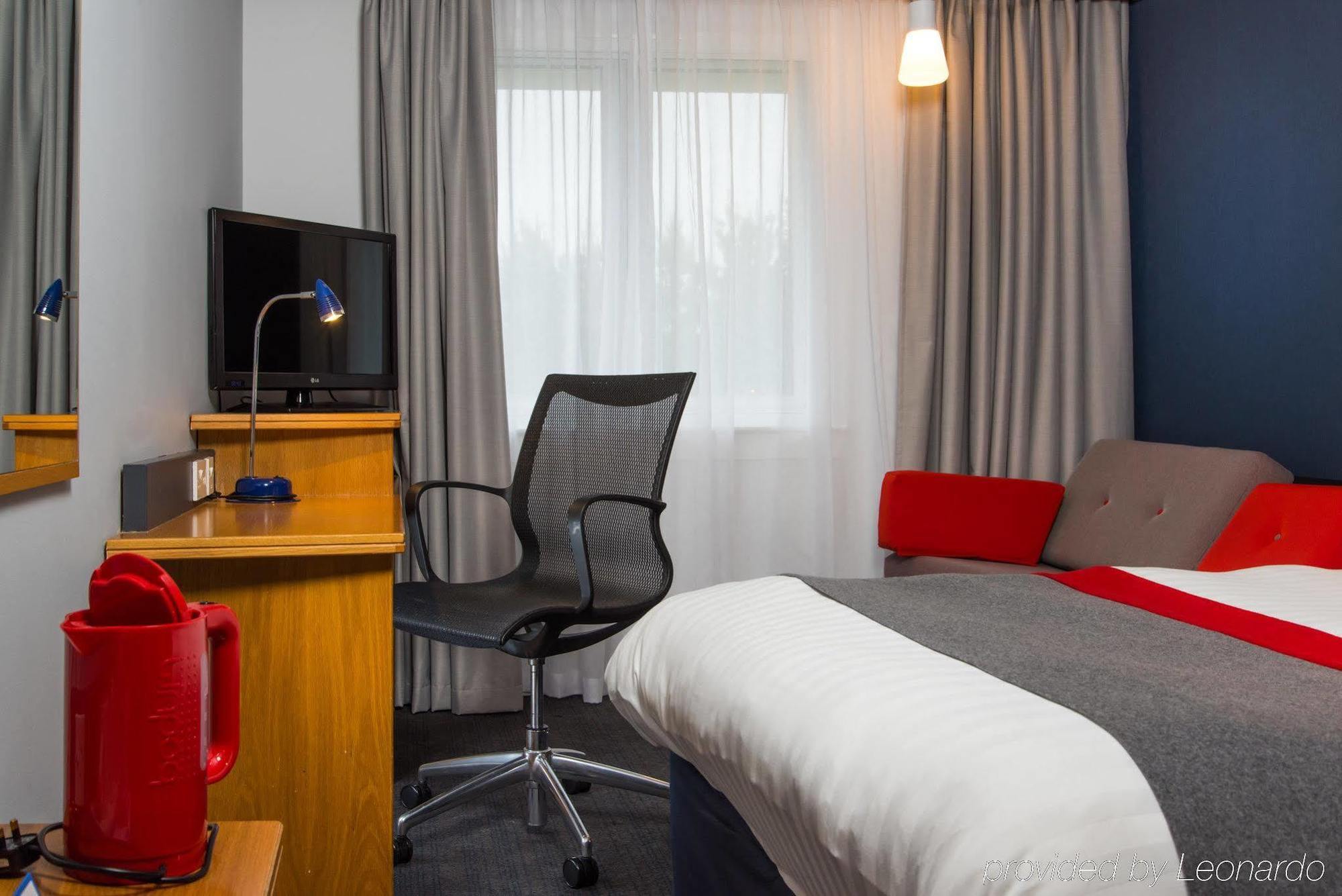 Holiday Inn Express Stirling By Ihg Bagian luar foto