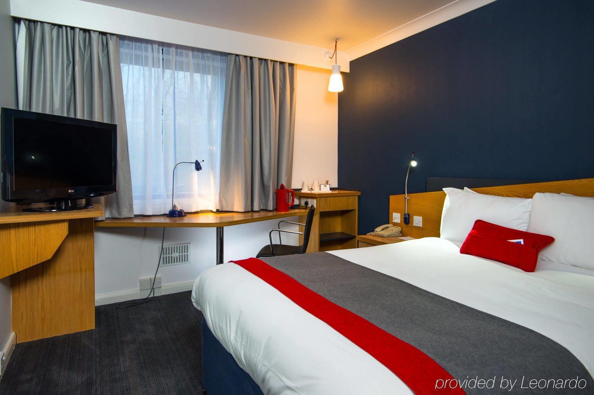 Holiday Inn Express Stirling By Ihg Bagian luar foto