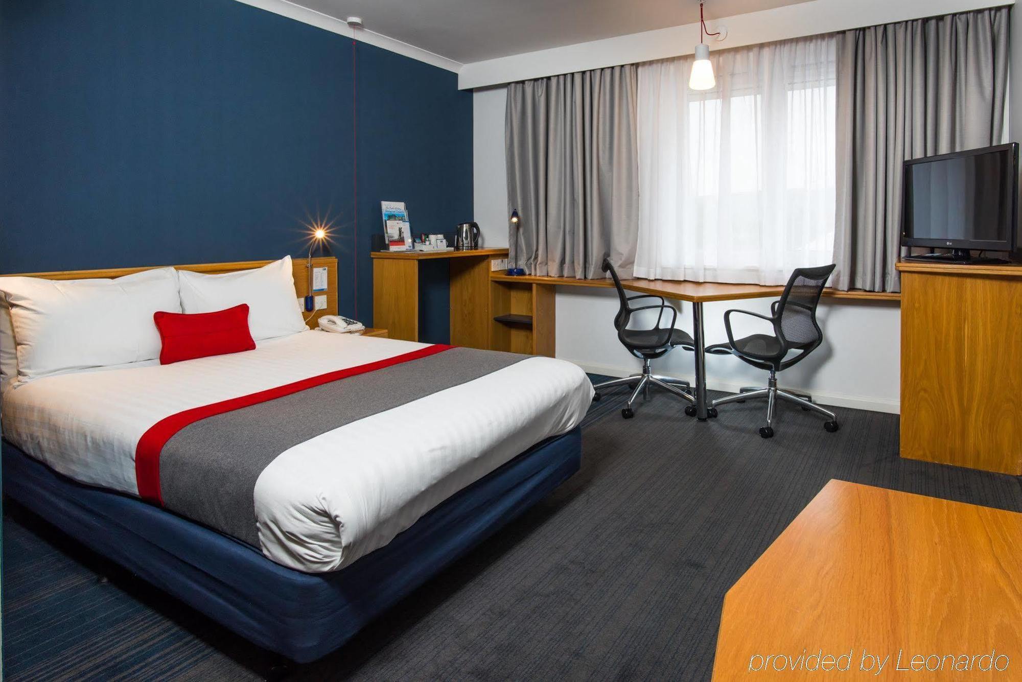 Holiday Inn Express Stirling By Ihg Bagian luar foto