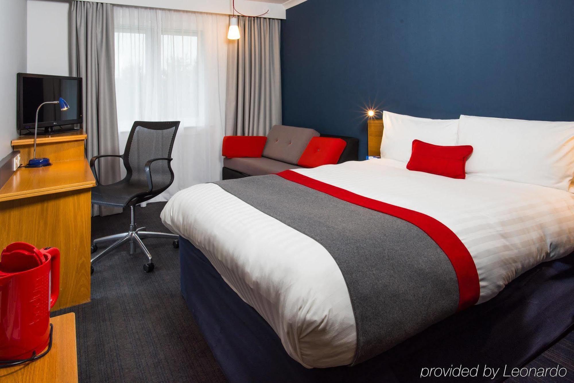 Holiday Inn Express Stirling By Ihg Bagian luar foto
