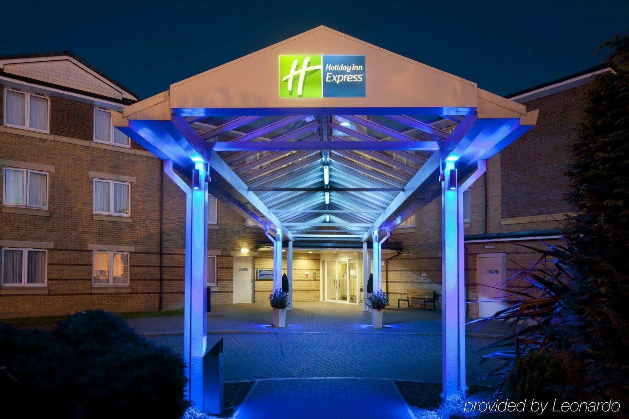 Holiday Inn Express Stirling By Ihg Bagian luar foto